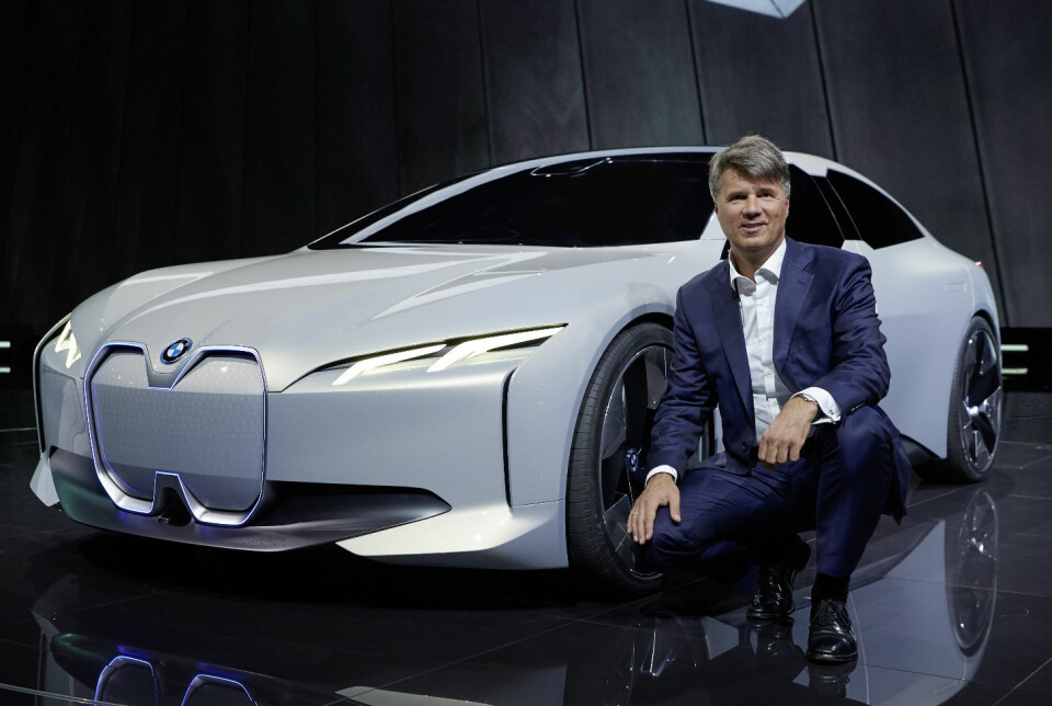 BILUTSTILLING I FRANKFURT: BMW i Vision Dynamics og Harald Krüger, styreleder i BMW AG.