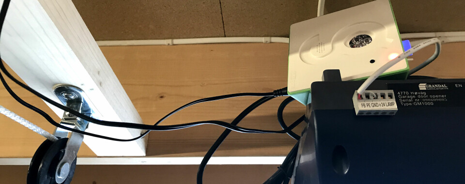 WIFI: Du trenger trådløst nett i garasjen for at Gogogate2 skal virke. Det er også mulig å koble boksen til kablet nettverk. Installasjonen er relativt enkel og løsningen passer for de aller fleste garasjeportåpnere som er solgt de siste årene. WIFI: Du trenger trådløst nett i garasjen for at Gogogate2 skal virke. Det er også mulig å koble boksen til kablet nettverk. Installasjonen er relativt enkel og løsningen passer for de aller fleste garasjeportåpnere som er solgt de siste årene.