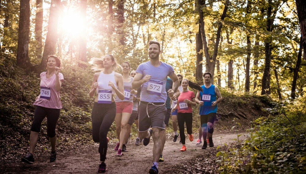 LØPE MARATON: Har du lyst til å trene deg opp til maraton er et tips å skaffe seg en løpegruppe, for å holde motivasjonen oppe. FOTO: Getty Images. LØPE MARATON: Har du lyst til å trene deg opp til maraton er et tips å skaffe seg en løpegruppe, for å holde motivasjonen oppe. FOTO: Getty Images.