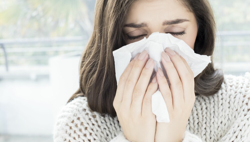 RENNENDE NESE: Rennende nese over tid kan være allergi, mens det over kortere tid kan være forkjølelse eller bihulebetennelse. Hvordan vet du hva rennende nese skyldes? FOTO: Getty Images.
