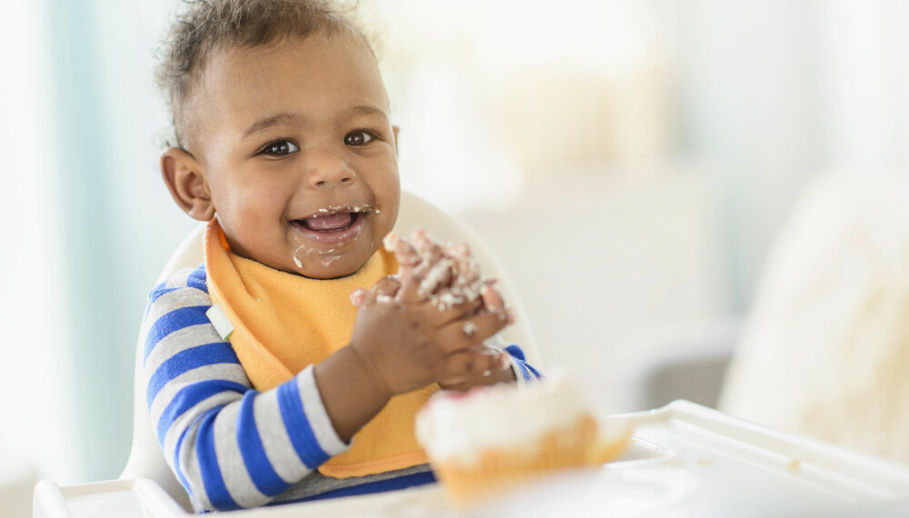 VEKTØKNING HOS BABY: Er du bekymret for at babyen din spiser nok? Babyen sier som regel fra dersom den er sulten, og vektøkningen er mest sannsynlig normal. Foto: Gettyimages.com.