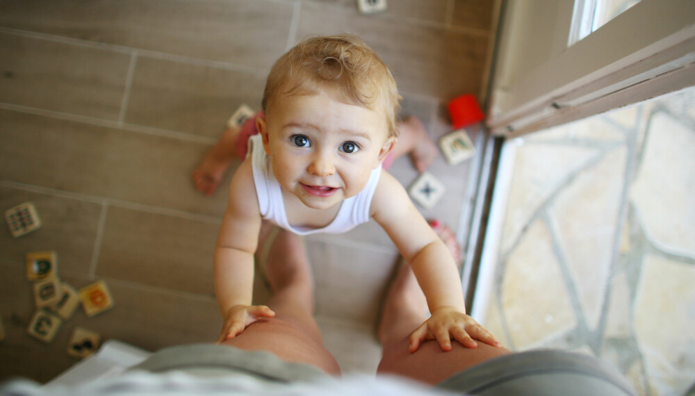 BABY 12 MÅNEDER: Babyen tar oftest sine første skritt en gang i alderen 9-15 måneder. Foto: Gettyimages.com. BABY 12 MÅNEDER: Babyen tar oftest sine første skritt en gang i alderen 9-15 måneder. Foto: Gettyimages.com.