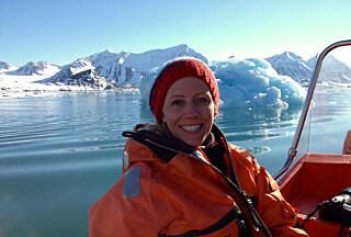 ISEN SMELTER: Nina på befaring i Kongsfjorden. ISEN SMELTER: Nina på befaring i Kongsfjorden.
