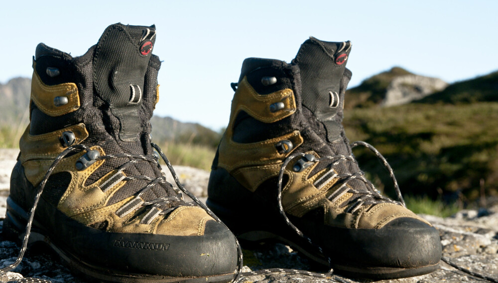 Fjellstøvler: Kraftige fjellstøvler i en blanding av lær og cordura. Fjellstøvler: Kraftige fjellstøvler i en blanding av lær og cordura.
