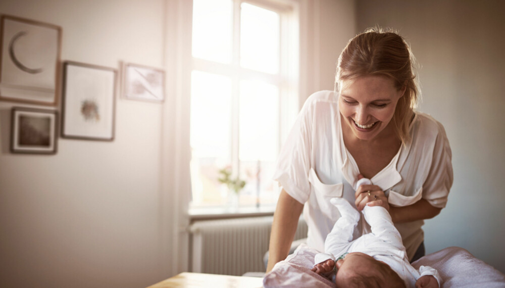 Pass på at du alltid har det du trenger i næheten når barnet skal stelles eller ligger på høye steder. Pass på at du alltid har det du trenger i næheten når barnet skal stelles eller ligger på høye steder.