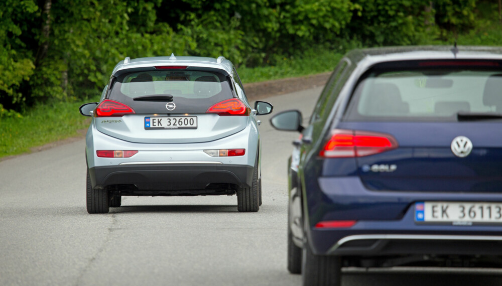 REKKEVIDDE: Nå rekker også VW e-Golf ganske langt. Men i rekkevidde har den ikke nubbsjanse mot Opel Ampera-e. (FOTO: Terje Bjørnsen)