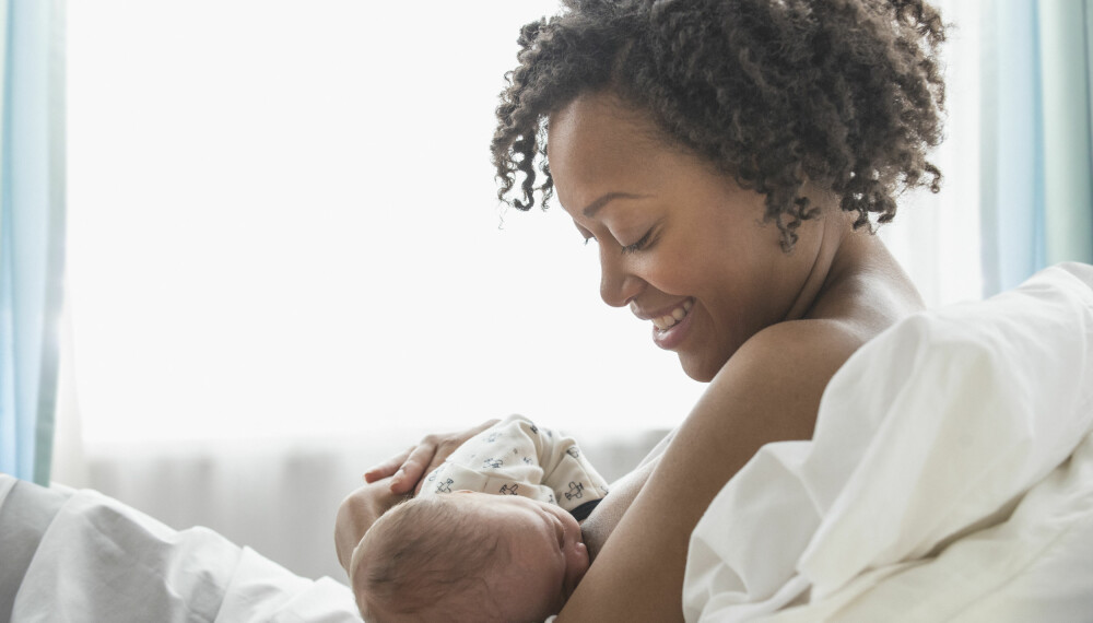 MELK I BRYSTENE: Ja, du kan faktisk amme et barn du ikke har født. Dette er særlig aktuelt ved adopsjon, surrogati eller ved flere mødre. FOTO: Getty Images.