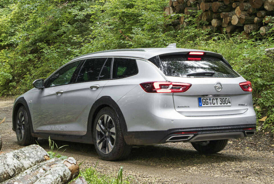 LUKSUSFØLELSE: Opel Insignia Country Tourer er en stor og flott bil som gir luksusfølelsen. LUKSUSFØLELSE: Opel Insignia Country Tourer er en stor og flott bil som gir luksusfølelsen.