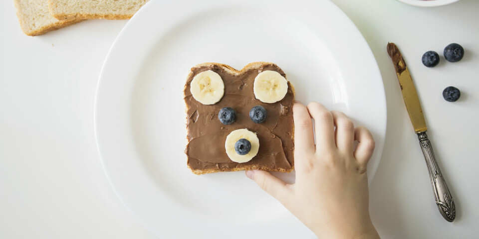 OVERVEKT HOS BARN: Ved å bytte ut søte pålegg og andre søtsaker med magrere matalternativer, hjelper du barnet ditt. Foto: Gettyimages.com.