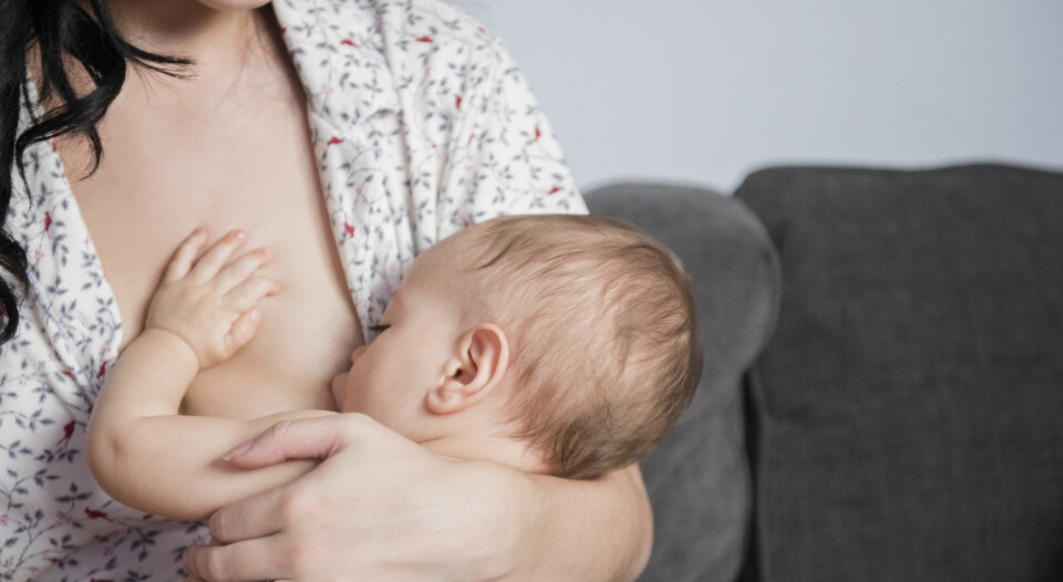 SOPP AMMING: Soppinfeksjon på brystvortene ved amming er svært sjeldent, men det kan gjøre vondt. Både mor og barn skal behandles dersom det oppstår. FOTO: Getty Images.