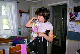MØRK: I januar 2006 var Therese 16 år. Hun hadde ikke lyst til å leve lenger. Møtet med fostermor Kari endret de planene.
Foto: Privat MØRK: I januar 2006 var Therese 16 år. Hun hadde ikke lyst til å leve lenger. Møtet med fostermor Kari endret de planene.
Foto: Privat