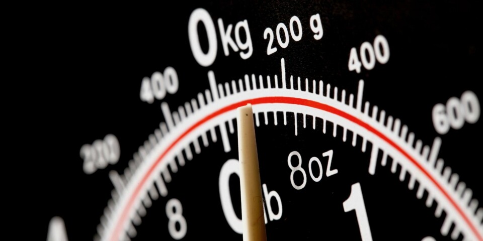 OMREGNING AV MÅL OG VEKT: Hvor mange gram er det i en ounce? Her er guiden til hvordan du regner om mål og vekt i oppskrifter. FOTO: Colourbox