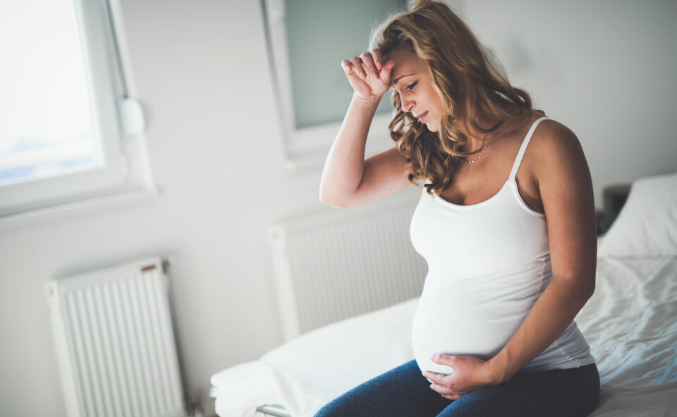 GRAVID OG KVALME: Det finnes hjelp mot svangerskapskvalmen, heldigvis. Men når kommer kvalmen? Og hvor lenge er det vanlig å være kvalm når du er gravid? FOTO: Getty Images.