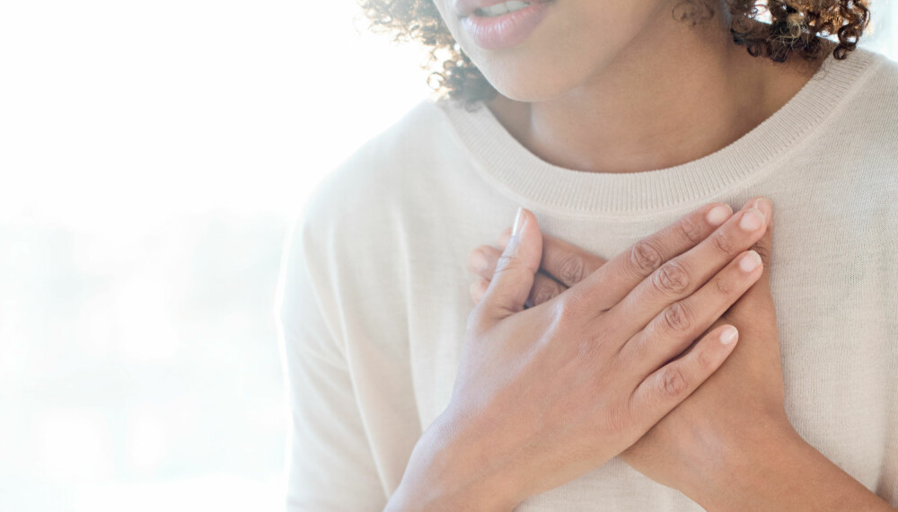 ASTMA: Symptomene på astma at du føler deg tett i brystet og er tungpustet. Det er også vanlig med pipelyder når du puster i tillegg til hoste. Foto: Getty Images