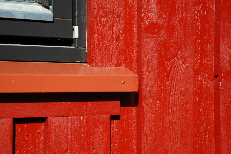 REKTANGULÆR KLEDNING: Rektangulær kledning er bedre enn falset kledning når det gjelder utlufting av fuktighet I falset kledning kan man risikere at fuktigheten blir stående på baksiden og føre til råte. (FOTO: Per Skogstad)