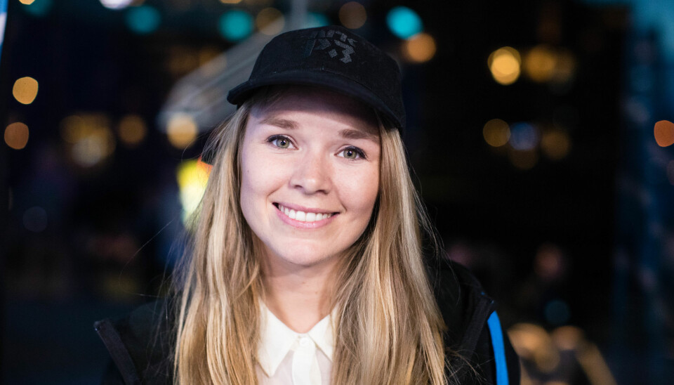 UKAS LESER: Vida Lill Berge er programleder for Norske Tilstander på NRK P3, der hun, sammen med sin makkerAdelina Ibishi, tar for seg temaer som politikk og samfunn, med målet om å 'make news great again' - ikke minst «jazze» en hel del. - Jeg har funnet ut at jeg leser mye dystre bøker og digger det, hehe, sier Vida Lill. Foto: Tom Øverlie