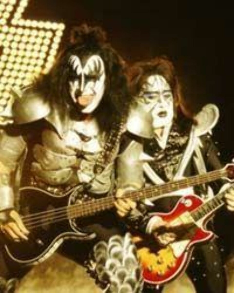 Her er hele Kiss-historien