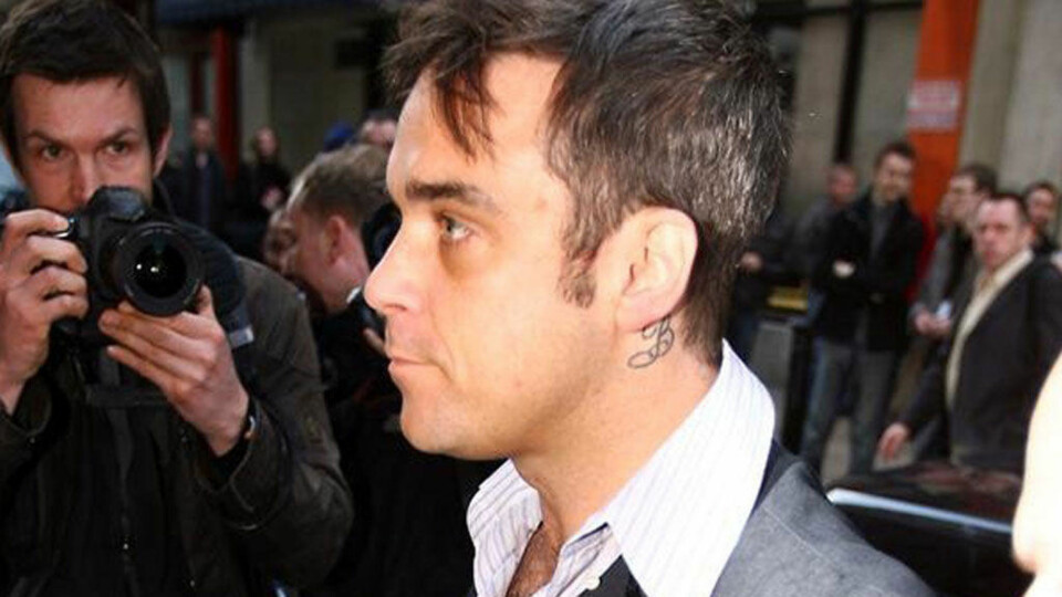 - Robbie er for feit