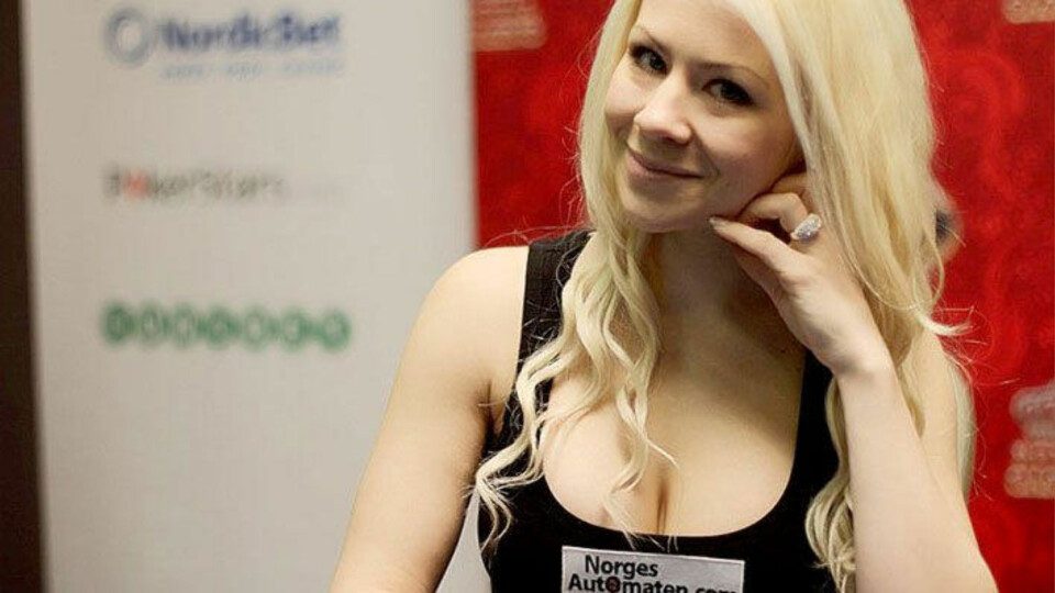 Må slå kjæresten i poker