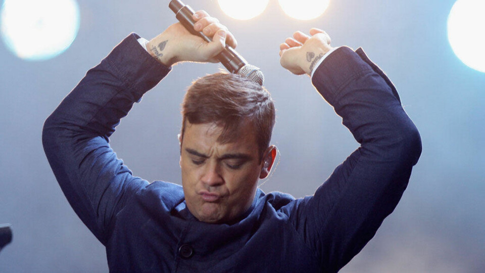 I morgen spiller han med Take That