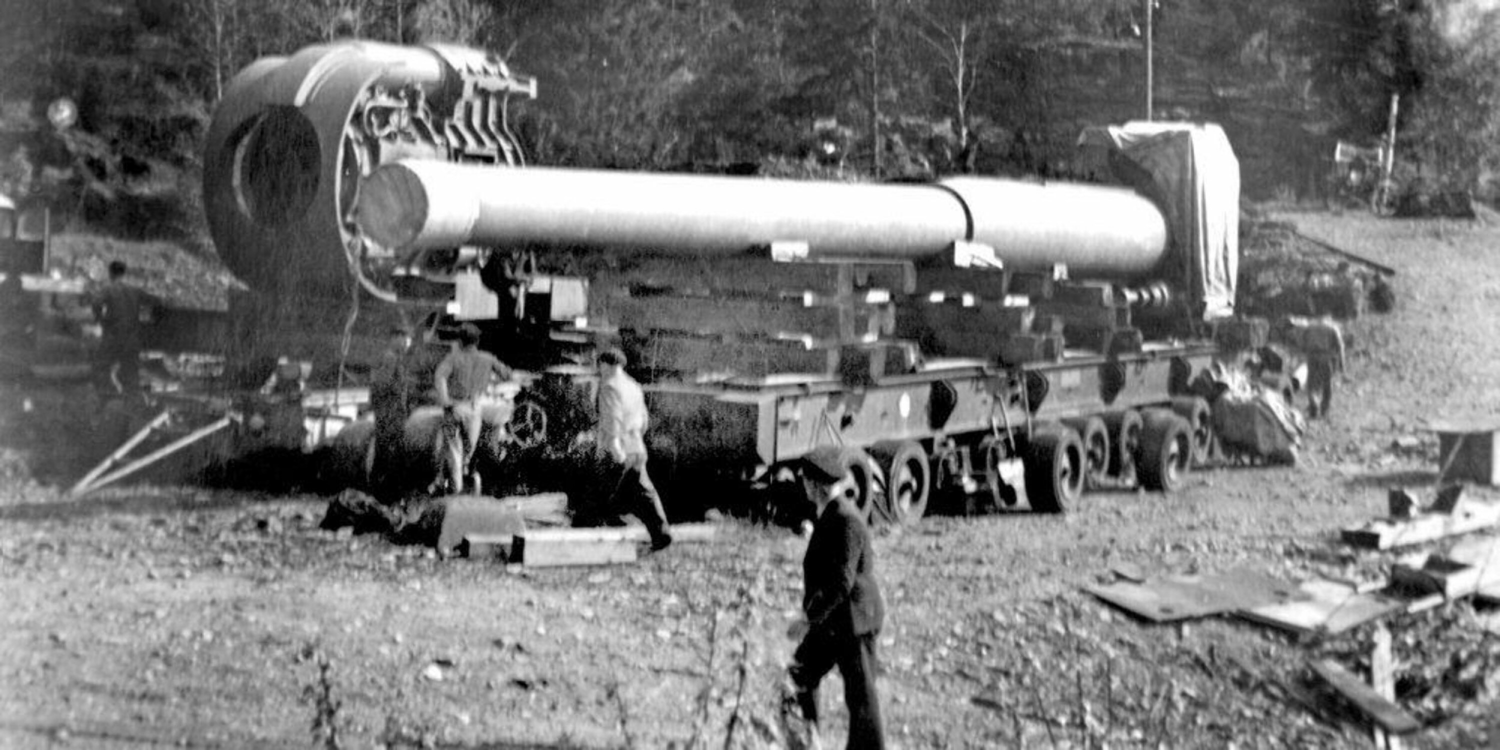 TUNGVEKTER: Hovedkanonen på Vardås fort veide 100 tonn.