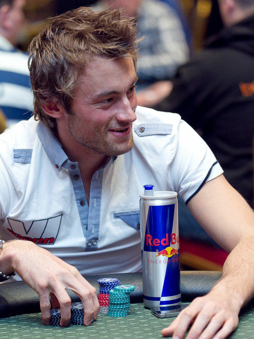 Kjendisene flokker til poker-NM