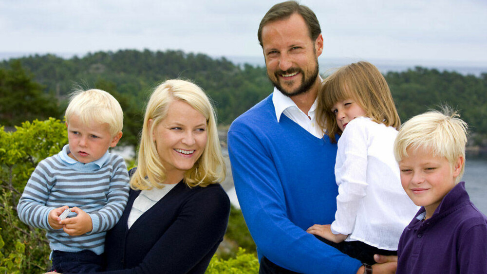 Первая семья в мире. Королевская семья Норвегии Хокон. Принцесса Метте-Марит с детьми. Принц Хокон и принцесса Метте-Марит. Семья в Норвегии.