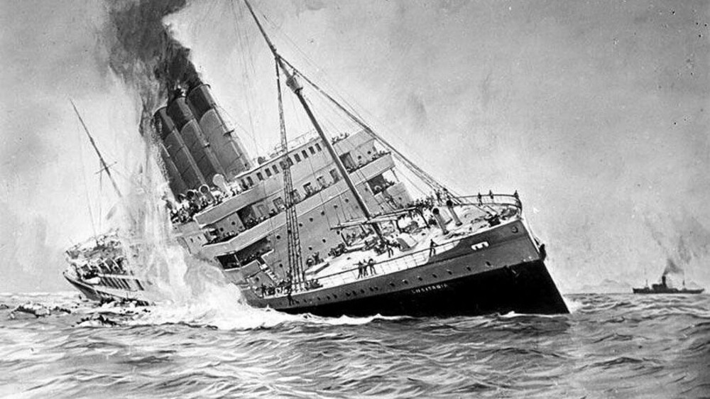 RMS «Lusitania» var på vei fra New York til Liverpool i mai 1915. 7. mai ble skipet truffet av en torpedo fra den tyske ubåten U-20, og sank i løpet av 18 minutter. Av de 1959 menneskene om bord, overlevde 761. De fleste var menn.