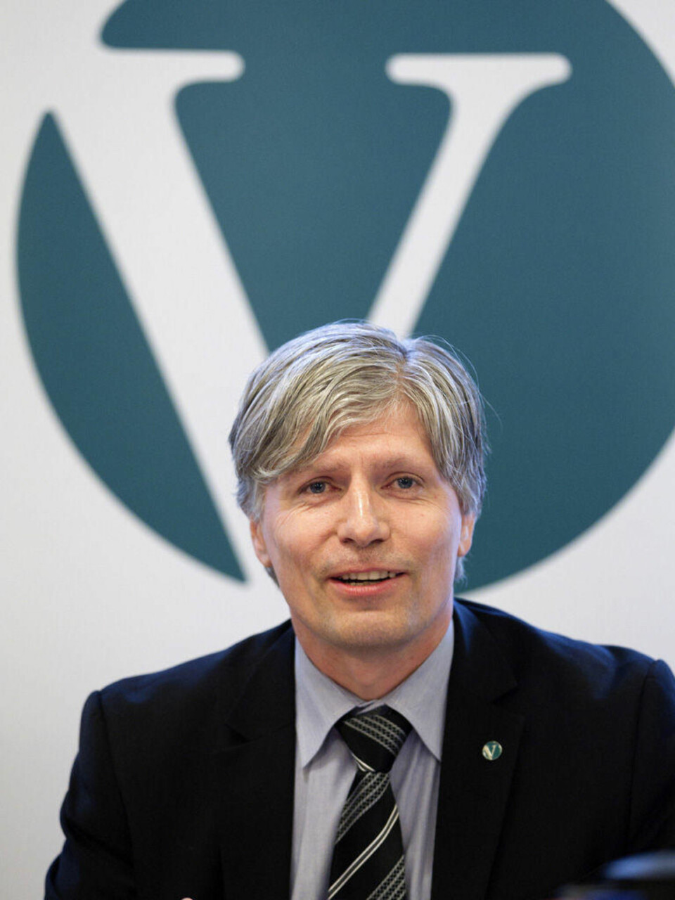 Her står bussen bom fast i firkantrundkjøring
