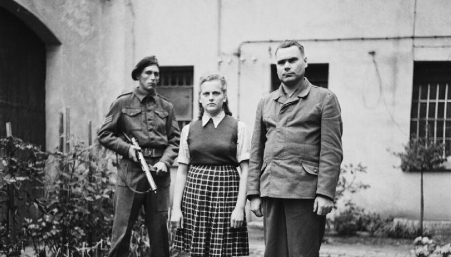 Irma Grese og Josef Kramer i fangenskap i Celle i august 1945.
