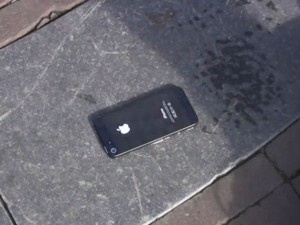 Hva skjer når du limer fast verdens mest ettertraktede telefon?