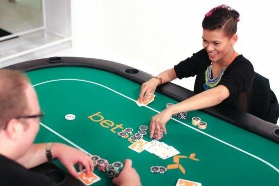 Hun blir den nye pokerbaben