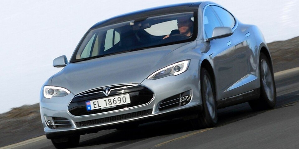 Tesla Model S: Lover svært godt