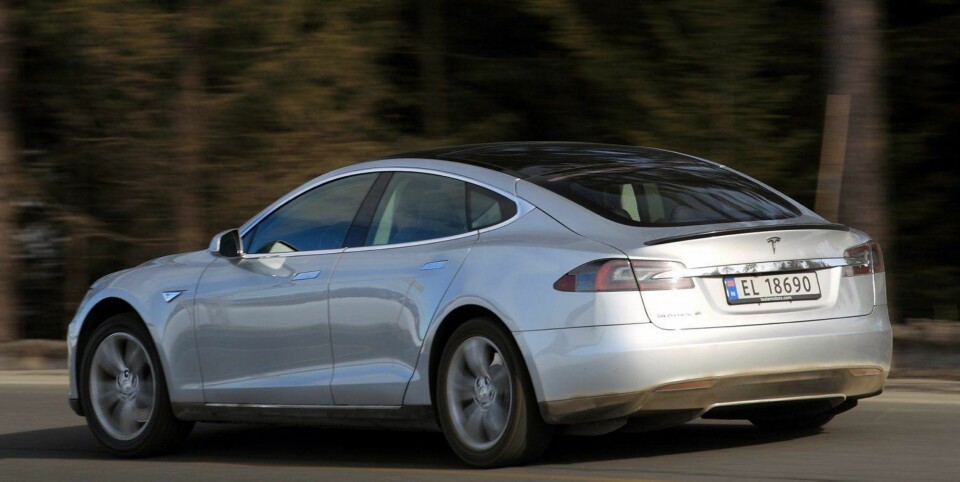 Tesla Model S: Lover svært godt