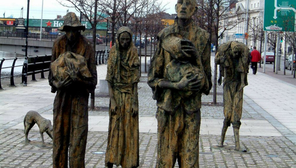 TIL MINNE: Disse utmagrede figurene på gaten i Dublin forteller sin tydelige historie om katastrofen som kostet én million irer livet på midten av 1800-tallet.