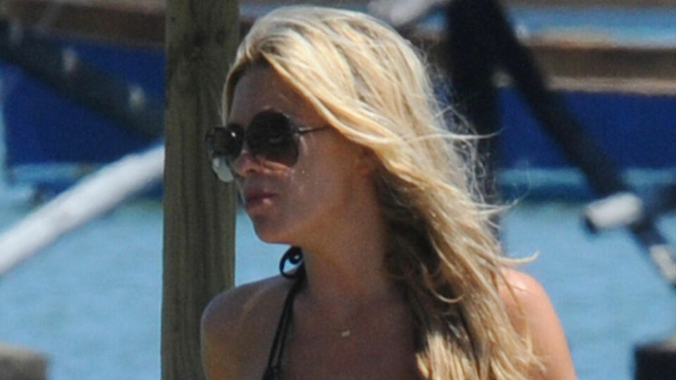 Se fotball- fruenes bikinibilder