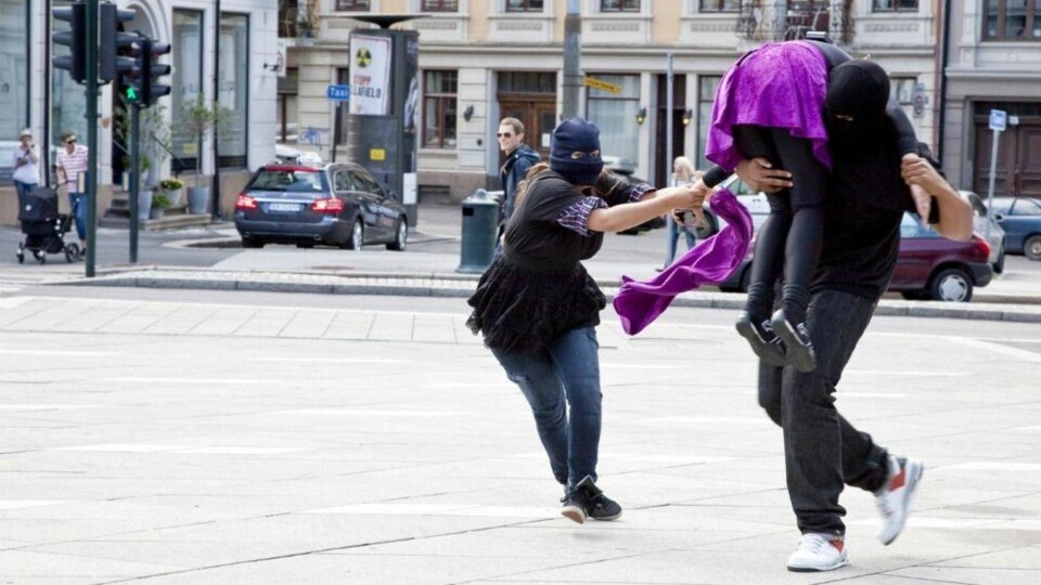 - Tok fullstendig av
