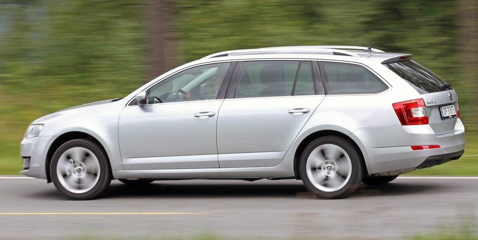 Skoda Octavia treffer midt i blinken
