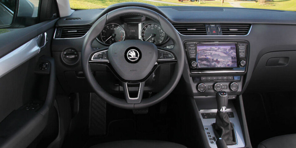 Skoda Octavia treffer midt i blinken