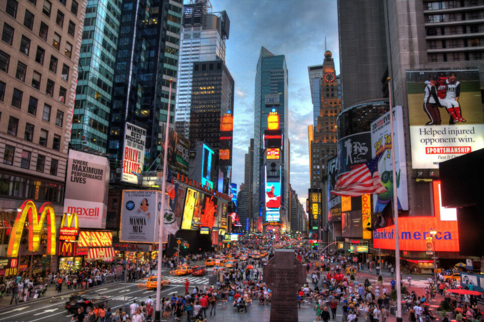 UTRYGT: På 70 - og 80-tallet kunne Times Square være et utrygt sted for turister. Nå plassen et av New Yorks heteste turistattraksjoner.