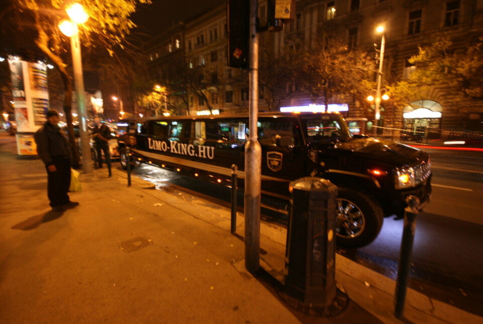HUMMER LIMOUSINE: Strippelimo er en av de obligatoriske postene på turen.