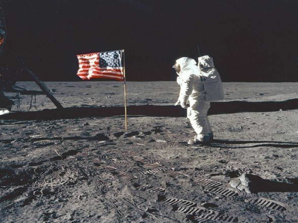 HISTORISK: Edwin 'Buzz' Aldrin etter å ha plantet det amerikanske flagget på månens overflate.