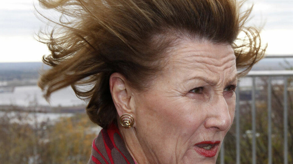 Dronning Sonja ble tatt av vinden