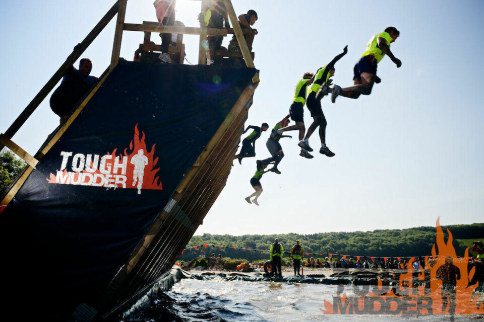 HØYT: Et hinder fra Tough Mudder-løpet i London South i fjor.