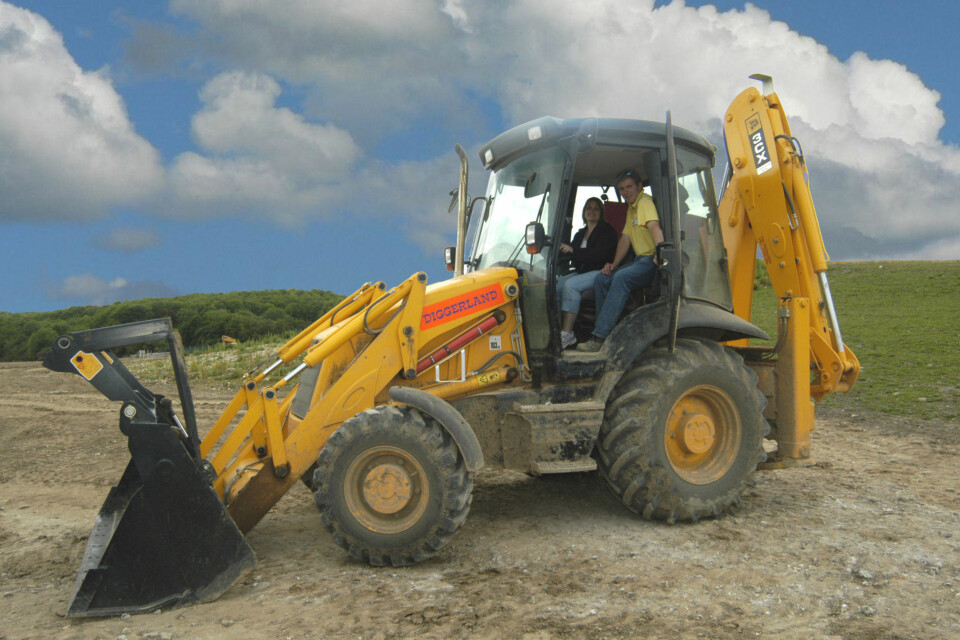 MONSTERMASKIN: I Diggerland trenger man intet sertifikat for å grave og kjøre gravemaskin.