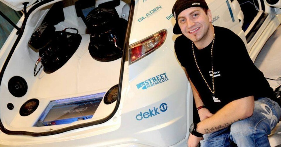 HARD PRIORITERING: For en bilbygger som Thomas kan det hende at forholdet til dama nedprioriteres. Siden 2007 har Thomas brukt 40.000 timer på bilen sin.