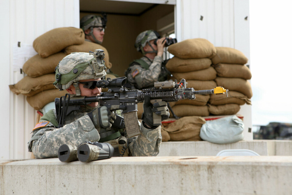 FARLIG: M16 er den militære utgaven av AR-15 og blir blant annet brukt av de amerikanske styrkene. Her et bilde fra en øvelse i Tyskland i 2013.