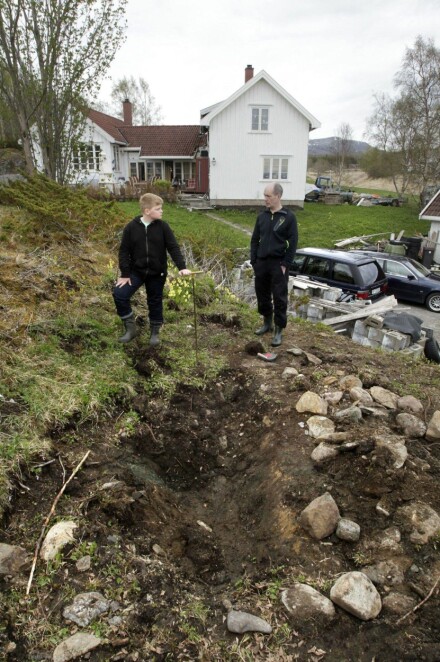 Se hva Odin (10) fant i hagen til besteforeldrene