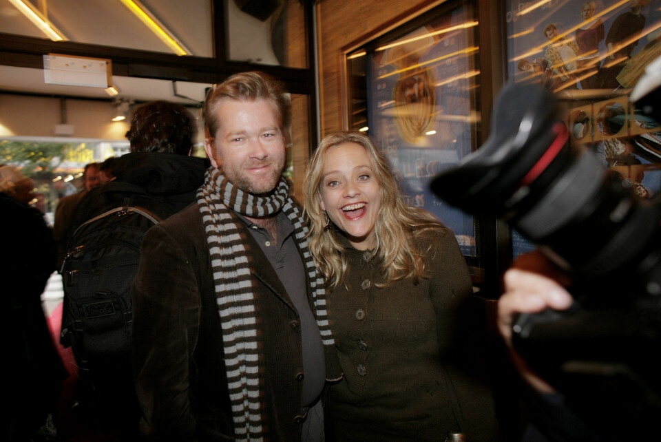 GODT GIFT: Fridtjov Såheim og kona Henriette Steenstrup har vært sammen i ti år og gift i åtte. Sammen har de datteren Ebba på seks og sønnen Billy på 2 år. Her fra premieren på filmen «De Gales Hus».