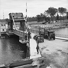 Pegasusbroen fotografert i juni 1944.